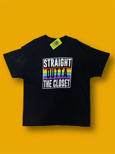 T-Shirt Straight Outta The Closet vintage tg XL Thriftmarket